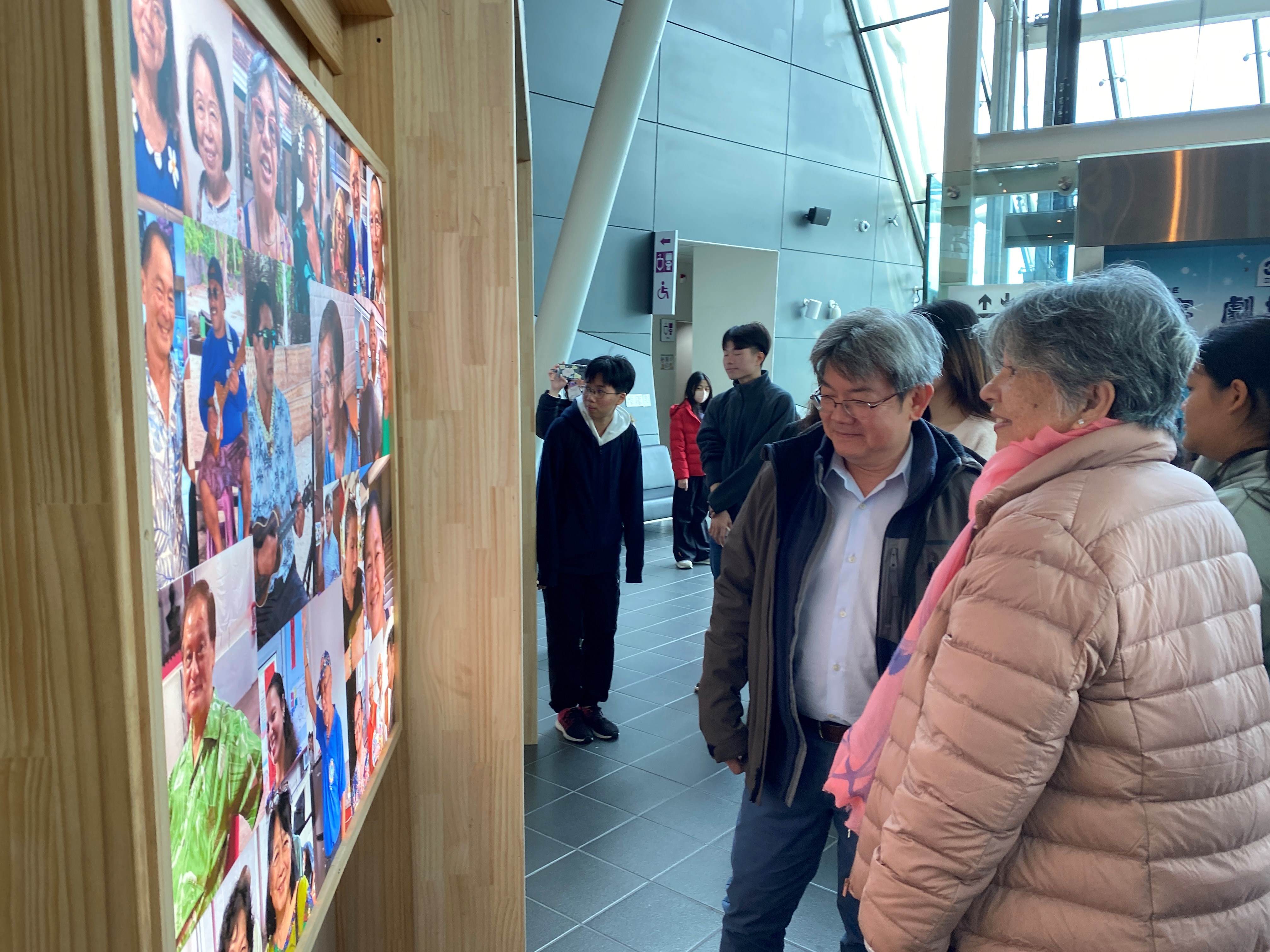 「海洋彼方的客庄」來自大溪地的文化發展會楊岳華主席、蘇秀明老師前來觀展